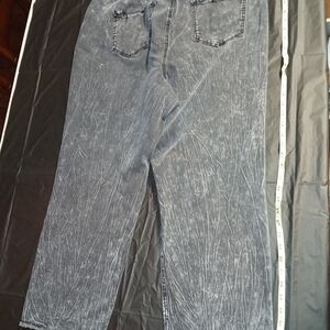 Relaxed Fit Crinkle-Texture Women's Jeans in Washed Blue